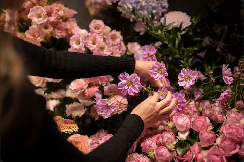 Florist Customer Loyalty: 9 Ways to Turn Seasonal Sales Into Year-Round Revenue